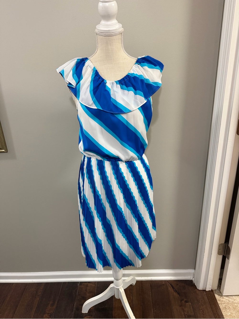 Lilly Pulitzer Crowley Convertible Stripe Ruffle Pleated Midi Dress. Size Small